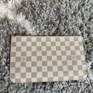 ‼️Sold‼️Guaranteed Authentic Neverfull MM Pouch.